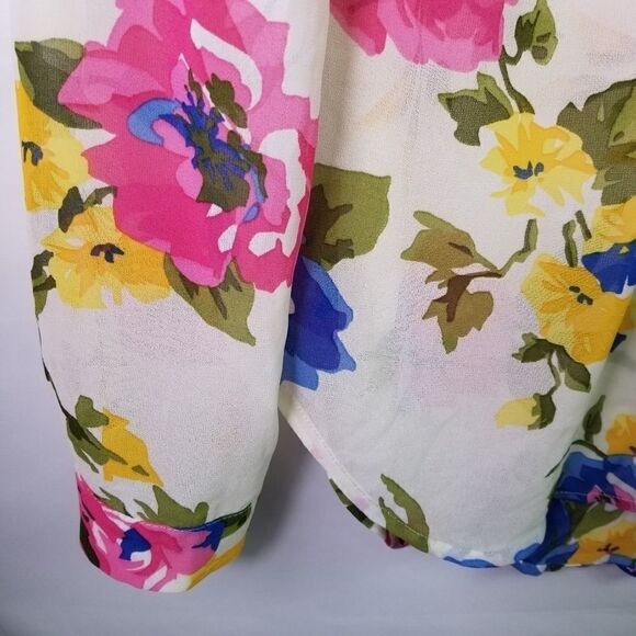 Lac bleu Floral Blouse. Size M. - Picture 9 of 10